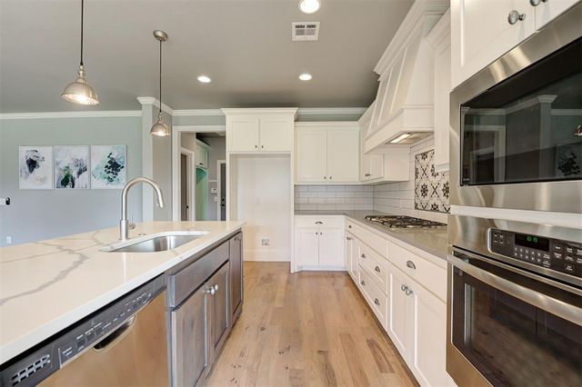 904 NE 21st Street, Moore, OK 73160