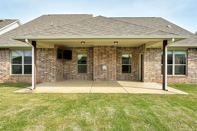 904 NE 21st Street, Moore, OK 73160