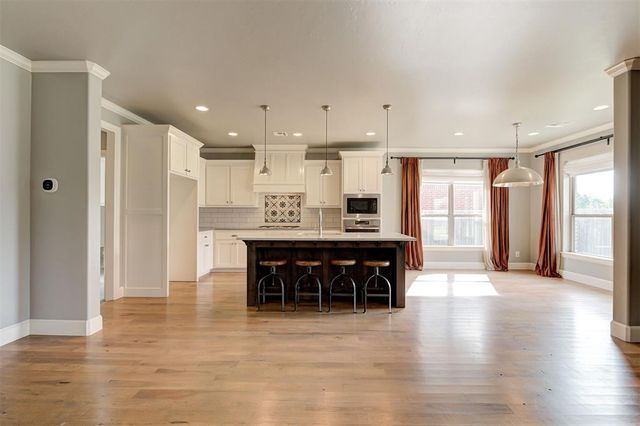 904 NE 21st Street, Moore, OK 73160