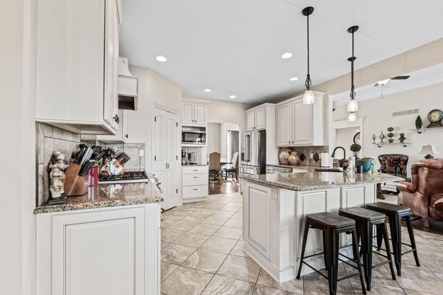 801 SUNSTONE LN, Columbia, MO 65201