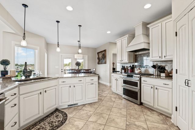 801 SUNSTONE LN, Columbia, MO 65201