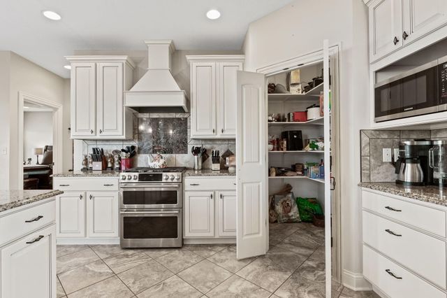 801 SUNSTONE LN, Columbia, MO 65201