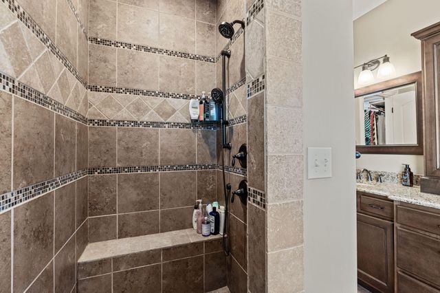 801 SUNSTONE LN, Columbia, MO 65201