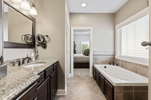 801 SUNSTONE LN, Columbia, MO 65201