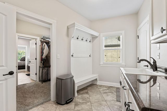 801 SUNSTONE LN, Columbia, MO 65201