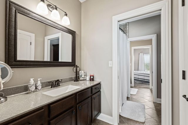 801 SUNSTONE LN, Columbia, MO 65201