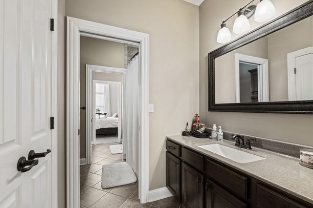 801 SUNSTONE LN, Columbia, MO 65201