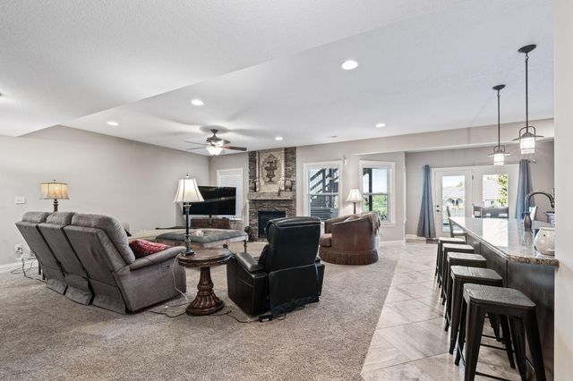 801 SUNSTONE LN, Columbia, MO 65201