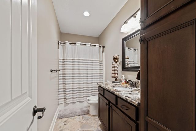 801 SUNSTONE LN, Columbia, MO 65201