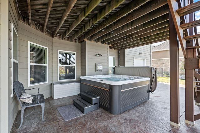 801 SUNSTONE LN, Columbia, MO 65201