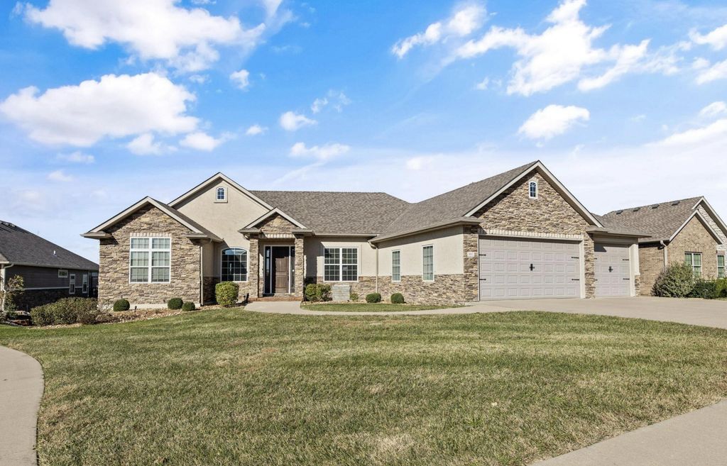 801 SUNSTONE LN, Columbia, MO 65201