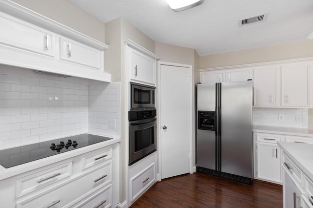 11835 Brook Meadows Lane, Meadows Place, TX 77477