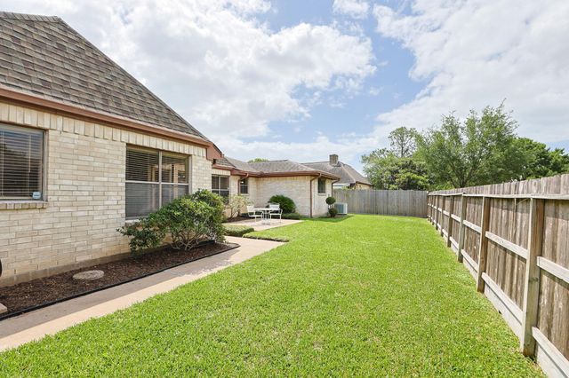 11835 Brook Meadows Lane, Meadows Place, TX 77477
