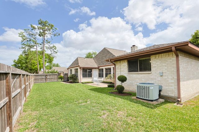 11835 Brook Meadows Lane, Meadows Place, TX 77477