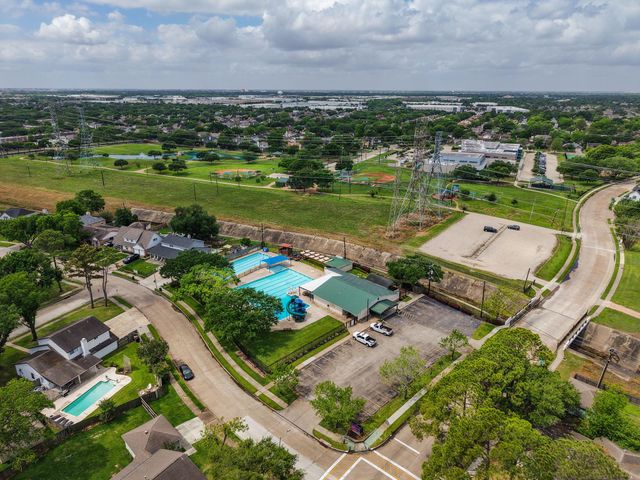 11835 Brook Meadows Lane, Meadows Place, TX 77477