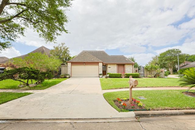 11835 Brook Meadows Lane, Meadows Place, TX 77477