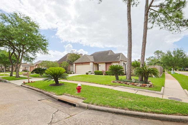 11835 Brook Meadows Lane, Meadows Place, TX 77477