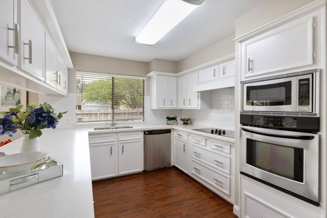 11835 Brook Meadows Lane, Meadows Place, TX 77477