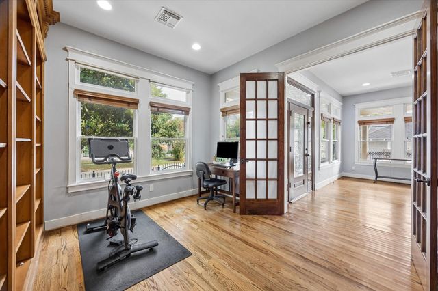 915 Oxford Street, Houston, TX 77008