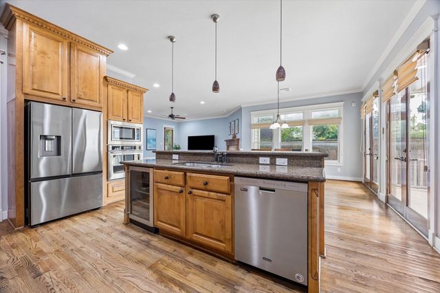 915 Oxford Street, Houston, TX 77008