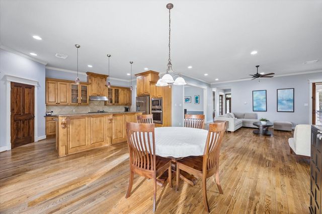 915 Oxford Street, Houston, TX 77008
