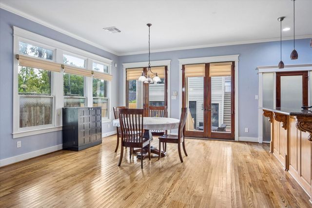 915 Oxford Street, Houston, TX 77008