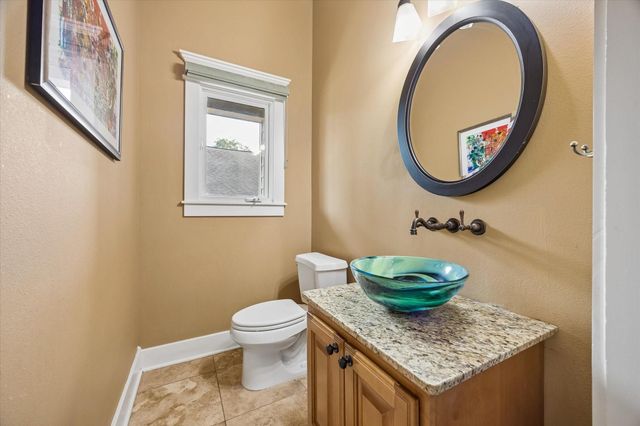 915 Oxford Street, Houston, TX 77008