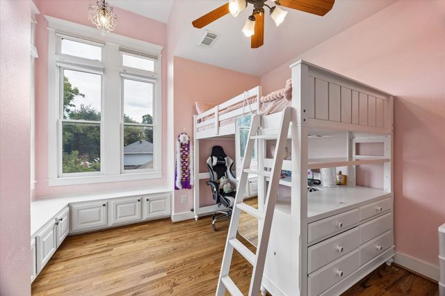 915 Oxford Street, Houston, TX 77008