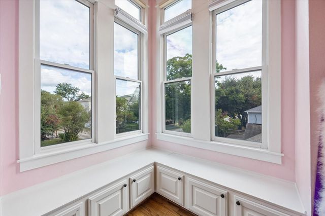 915 Oxford Street, Houston, TX 77008