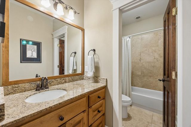 915 Oxford Street, Houston, TX 77008