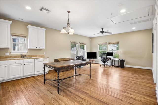 915 Oxford Street, Houston, TX 77008