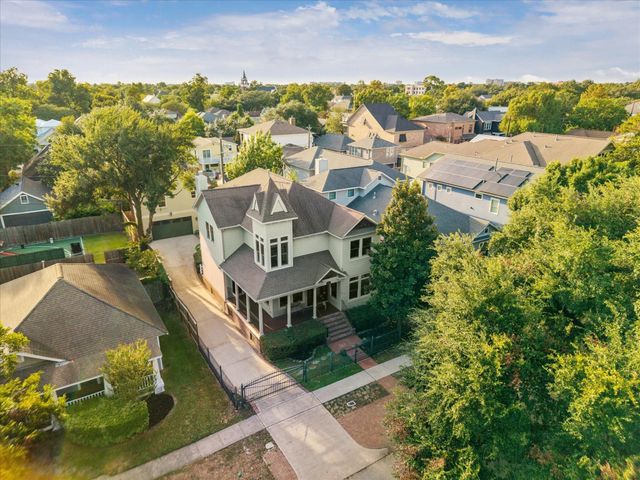 915 Oxford Street, Houston, TX 77008