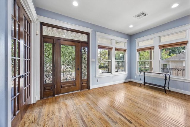 915 Oxford Street, Houston, TX 77008