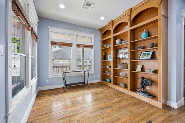 915 Oxford Street, Houston, TX 77008