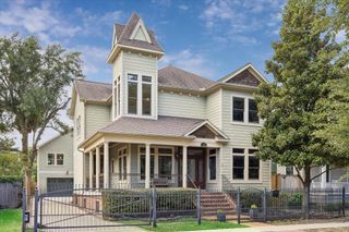 915 Oxford Street, Houston, TX 77008