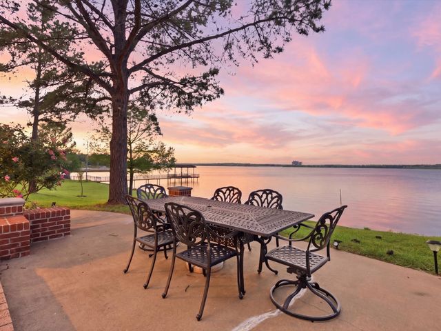 5815 Bay Club Drive, Arlington, TX 76013