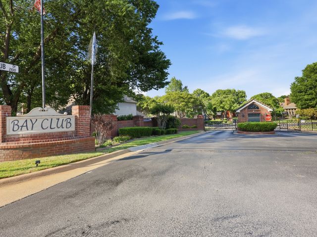 5815 Bay Club Drive, Arlington, TX 76013