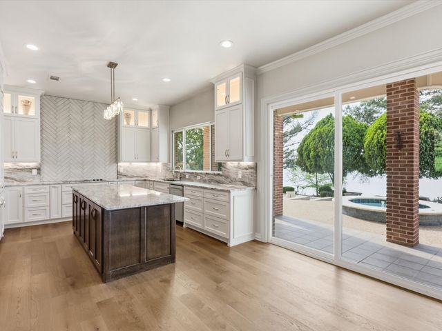 5815 Bay Club Drive, Arlington, TX 76013