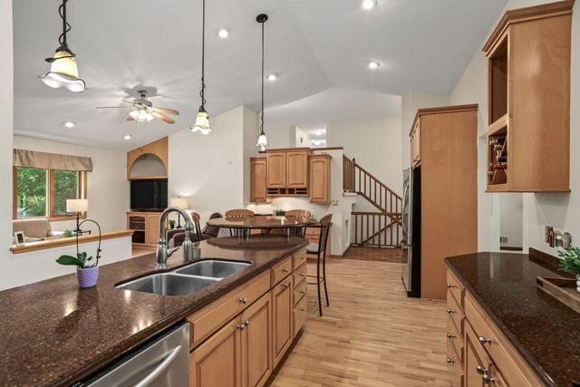 14856 River Crossing, Savage, MN 55378
