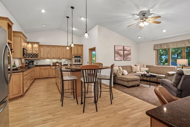 14856 River Crossing, Savage, MN 55378