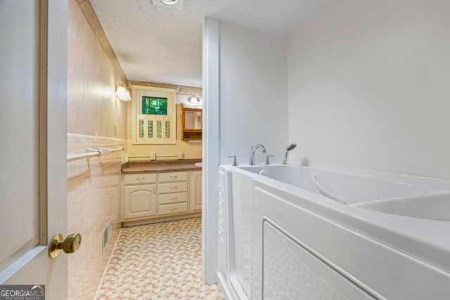 511 Rhodes Drive, Elberton, GA 30635