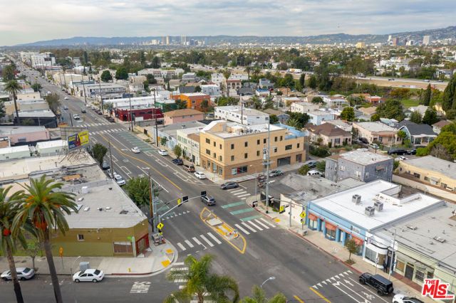 4765 W Adams Boulevard, Los Angeles, CA 90016