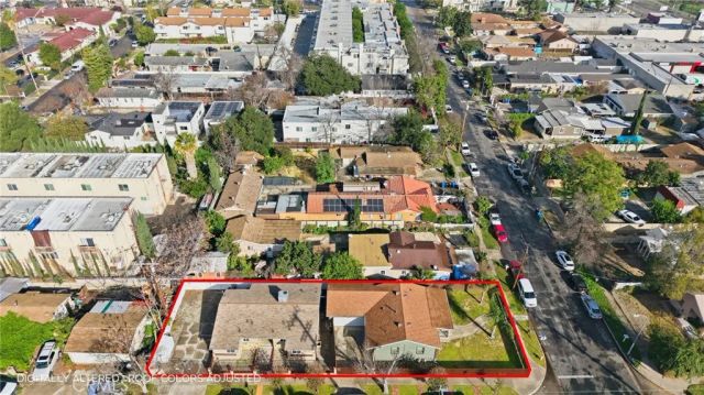 21511 Bassett St. & 6903 Alabama Ave., Canoga Park, CA 91303