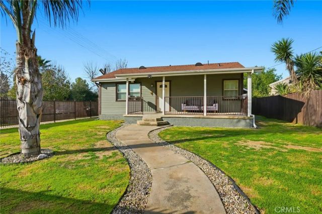 21511 Bassett St. & 6903 Alabama Ave., Canoga Park, CA 91303