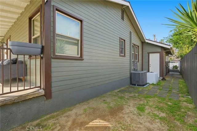 21511 Bassett St. & 6903 Alabama Ave., Canoga Park, CA 91303