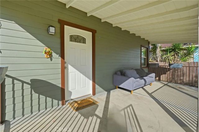 21511 Bassett St. & 6903 Alabama Ave., Canoga Park, CA 91303