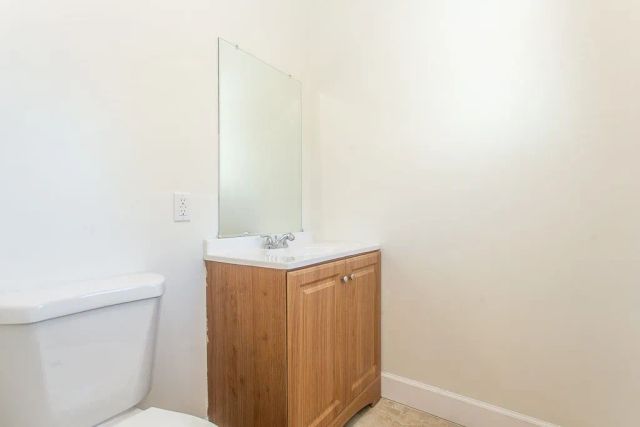 21511 Bassett St. & 6903 Alabama Ave., Canoga Park, CA 91303