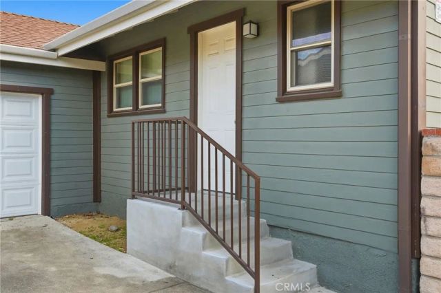 21511 Bassett St. & 6903 Alabama Ave., Canoga Park, CA 91303