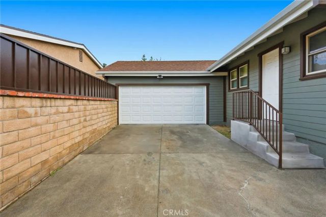 21511 Bassett St. & 6903 Alabama Ave., Canoga Park, CA 91303