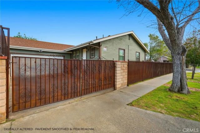 21511 Bassett St. & 6903 Alabama Ave., Canoga Park, CA 91303